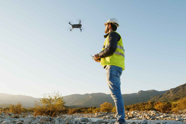 Inspección industrial con drones · Topógrafos Servicios Topográficos y Geomáticos Sarroca de Bellera